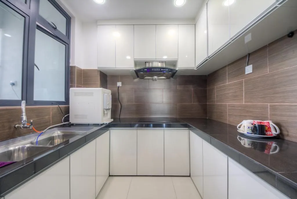 Super Condo Near Queensbay Mall George Town Homestay