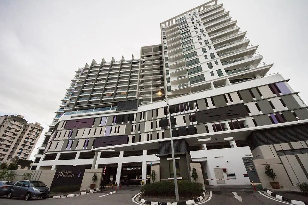 Super Condo Near Queensbay Mall George Town Homestay